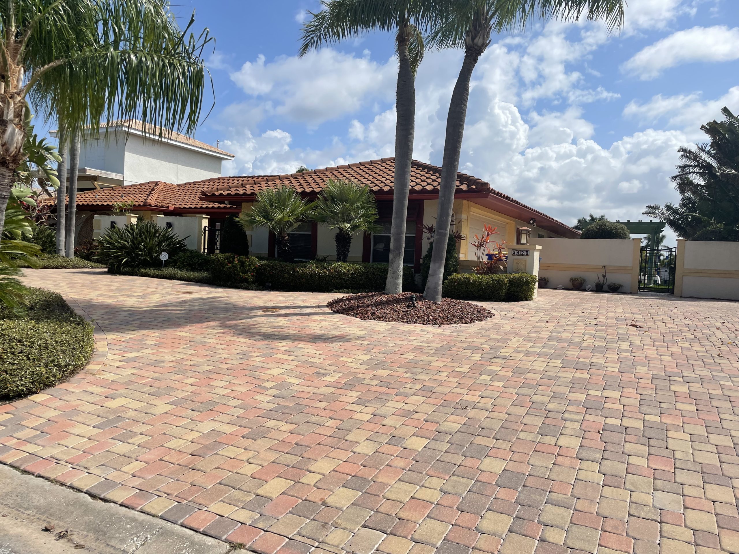 5420 WESTSHORE DRIVE, NEW PORT RICHEY, FL 34652 SS Real Estate